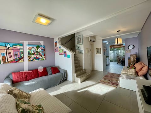 Sobrado com 87m², 2 dormitórios, 1 suíte, 2 vagas, Pacific em Xangri-Lá