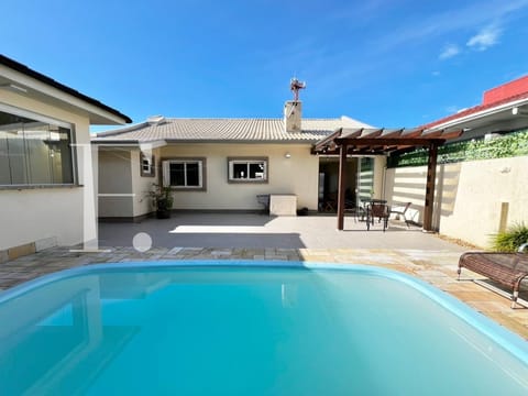Casa com 124m², 3 dormitórios, 1 suíte, 2 vagas, no bairro Noiva do Mar em Xangri-Lá