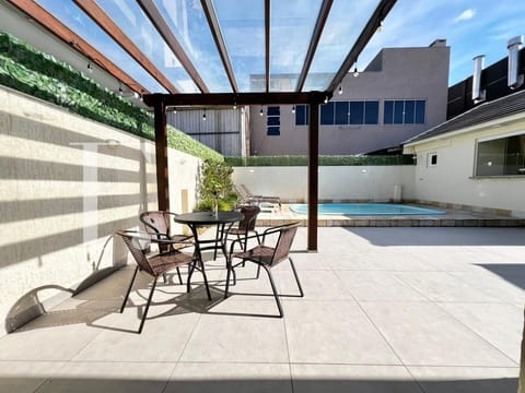 Casa com 124m², 3 dormitórios, 1 suíte, 2 vagas, no bairro Noiva do Mar em Xangri-Lá