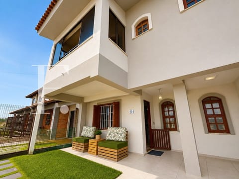 Duplex com 107m², 2 dormitórios, 2 suítes, 1 vaga, Residencial Morada do Sol em Xangri-Lá