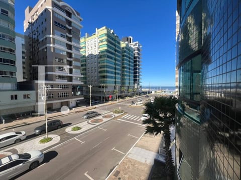 Apartamento com 87m², 2 dormitórios, 1 suíte, 1 vaga, Edifício Hannover em Capão da Canoa