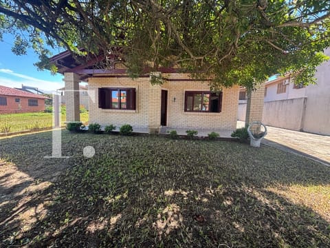 Casa com 150m², 3 dormitórios, 1 suíte, 4 vagas, no bairro Remanso em Xangri-Lá
