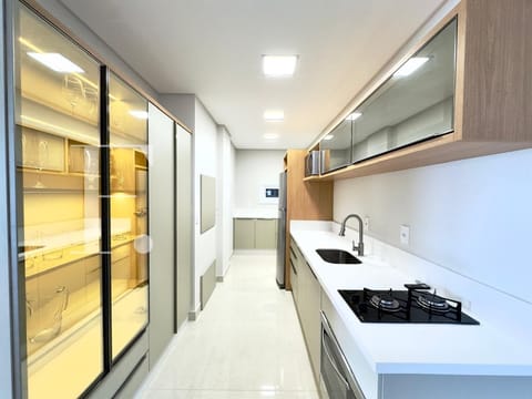 Apartamento com 73m², 2 dormitórios, 1 suíte, 1 vaga, Edifício Premium em Capão da Canoa