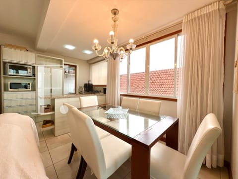 Apartamento com 75m², 2 dormitórios, 1 suíte, 1 vaga, Edifício Maison Meneghoto em Xangri-Lá
