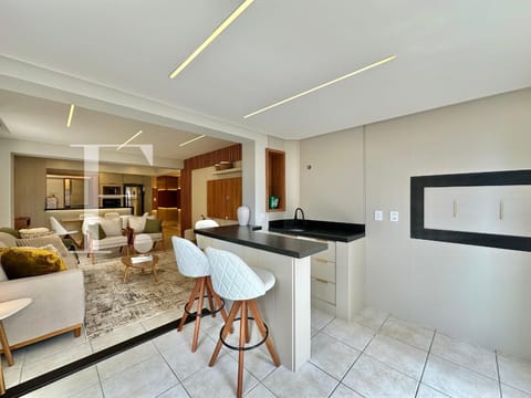 Apartamento com 250m², 3 dormitórios, 1 suíte, 1 vaga, Katrine em Capão da Canoa