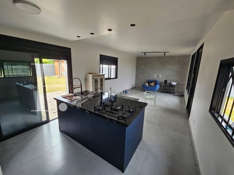 Casa com 77m², 2 dormitórios, no bairro Atlântida em Xangri-Lá