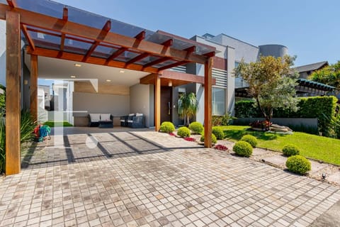 Casa Condomínio com 159m², 3 dormitórios, 3 suítes, 2 vagas, Condado de Capão em Capão da Canoa