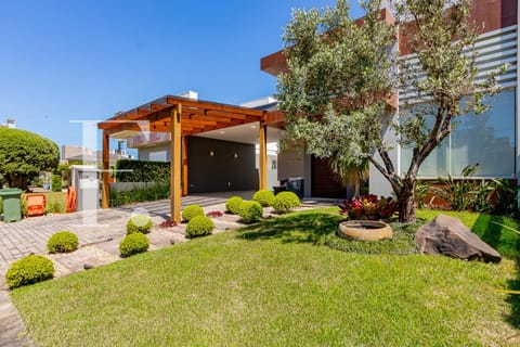 Casa Condomínio com 159m², 3 dormitórios, 3 suítes, 2 vagas, Condado de Capão em Capão da Canoa