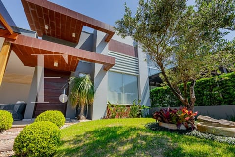 Casa Condomínio com 159m², 3 dormitórios, 3 suítes, 2 vagas, Condado de Capão em Capão da Canoa
