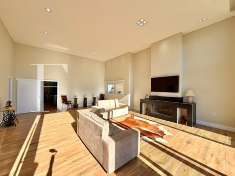 Casa Condomínio com 220m², 3 dormitórios, 3 suítes, 4 vagas, Dubai Resort em Capão da Canoa