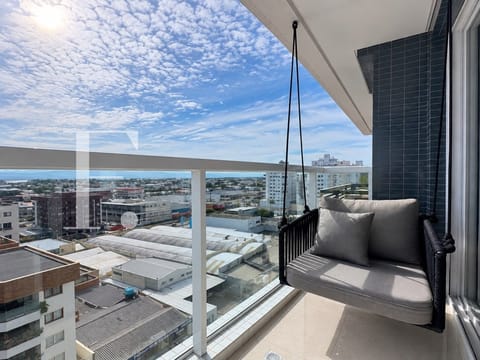 Apartamento com 75m², 2 dormitórios, 1 suíte, 2 vagas, Edifício Premium em Capão da Canoa