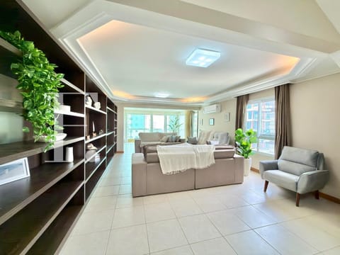 Apartamento com 207m², 2 dormitórios, 2 suítes, 2 vagas, Edifício Luxor em Capão da Canoa