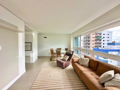 Apartamento com 122m², 3 dormitórios, 1 suíte, 2 vagas, Icone em Capão da Canoa