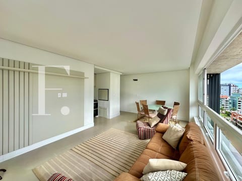 Apartamento com 122m², 3 dormitórios, 1 suíte, 2 vagas, Icone em Capão da Canoa