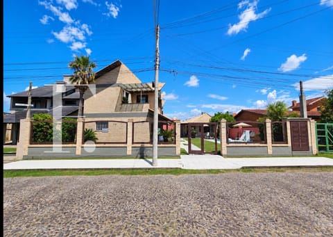 Casa com 378m², 6 dormitórios, no bairro Rainha do Mar em Xangri-Lá