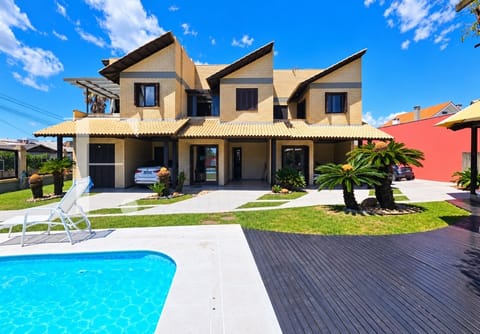 Casa com 378m², 6 dormitórios, no bairro Rainha do Mar em Xangri-Lá