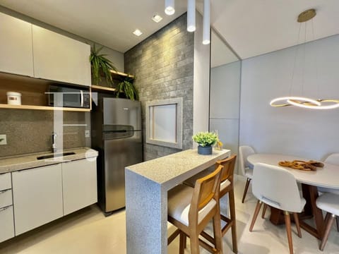 Apartamento com 62m², 2 dormitórios, 1 suíte, 1 vaga, Absoluto Palace em Capão da Canoa