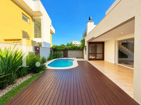 Casa Condomínio com 199m², 3 dormitórios, 3 suítes, 2 vagas, Las Palmas em Xangri-Lá