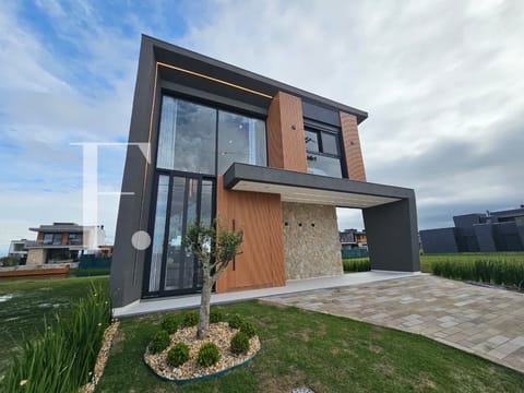Sobrado com 204m², 4 dormitórios, 4 suítes, 2 vagas, Zen Concept Resort em Xangri-Lá