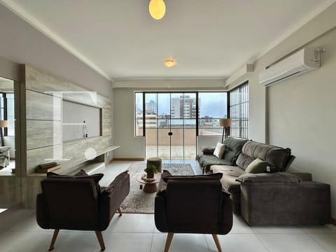 Apartamento com 96m², 2 dormitórios, 1 suíte, 1 vaga, Via Apia em Capão da Canoa