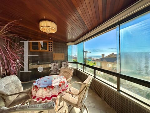 Apartamento com 179m², 3 dormitórios, 1 suíte, 2 vagas, Edifício Beira Mar em Capão da Canoa