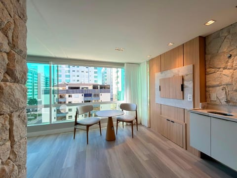 Apartamento com 98m², 2 dormitórios, 1 suíte, 1 vaga, Arcos da Avenida em Capão da Canoa