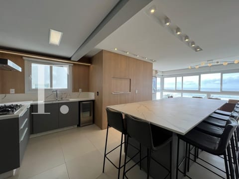 Apartamento com 160m², 4 dormitórios, 2 suítes, 2 vagas, Oceano em Capão da Canoa