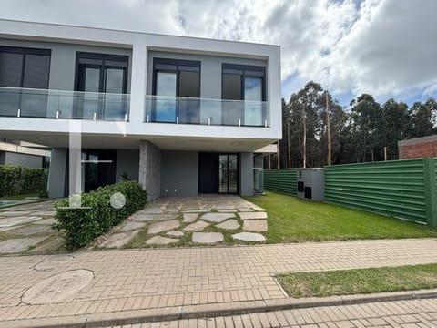 Sobrado com 224m², 3 dormitórios, 3 suítes, 1 vaga, Amaná em Xangri-Lá