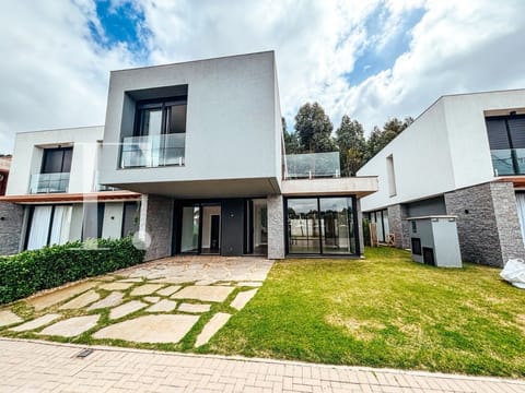 Sobrado com 294m², 4 dormitórios, 4 suítes, 1 vaga, Amaná em Xangri-Lá