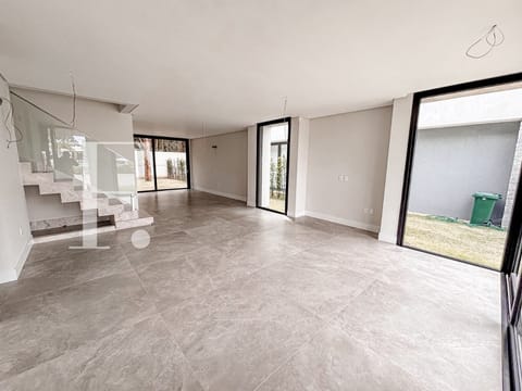 Sobrado com 294m², 4 dormitórios, 4 suítes, 1 vaga, Amaná em Xangri-Lá