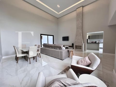 Casa com 235m², 4 dormitórios, 2 suítes, 2 vagas, no bairro Atlântida em Xangri-Lá