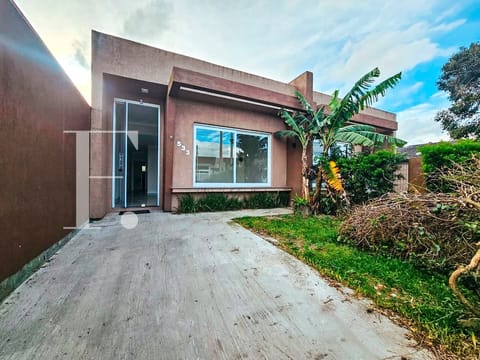 Casa com 74m², 2 dormitórios, 1 suíte, 1 vaga, no bairro Noiva do Mar em Xangri-Lá