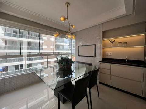 Apartamento com 109m², 3 dormitórios, 1 suíte, 2 vagas, Edifício Acquamarine em Capão da Canoa
