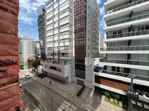 Apartamento com 109m², 3 dormitórios, 1 suíte, 2 vagas, Edifício Acquamarine em Capão da Canoa
