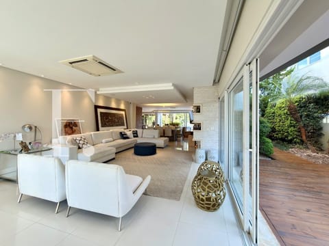 Sobrado com 451m², 5 dormitórios, 5 suítes, 2 vagas, Bosques de Atlântida em Xangri-Lá
