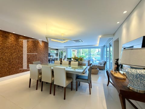 Sobrado com 451m², 5 dormitórios, 5 suítes, 2 vagas, Bosques de Atlântida em Xangri-Lá