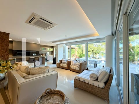 Sobrado com 451m², 5 dormitórios, 5 suítes, 2 vagas, Bosques de Atlântida em Xangri-Lá