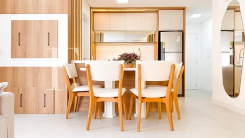 Apartamento com 144m², 2 dormitórios, 1 suíte, 1 vaga, Edifício Cartier em Capão da Canoa