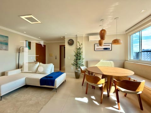 Apartamento com 76m², 2 dormitórios, 1 suíte, 2 vagas, Edifício Van Gogh em Capão da Canoa