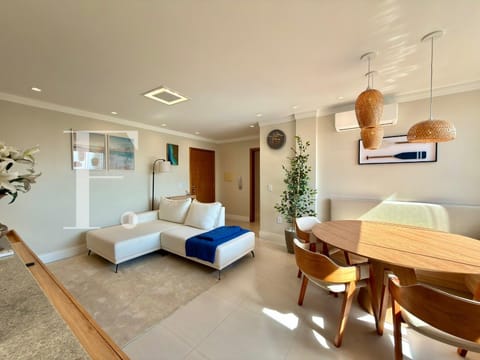 Apartamento com 76m², 2 dormitórios, 1 suíte, 2 vagas, Edifício Van Gogh em Capão da Canoa
