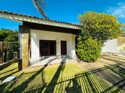 Casa com 189m², 3 dormitórios, 1 suíte, 2 vagas, no bairro Centro em Xangri-Lá