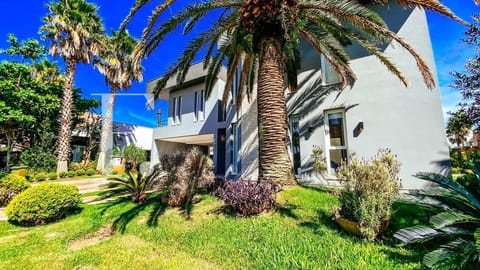 Sobrado com 413m², 5 dormitórios, 5 suítes, 2 vagas, Ventura Club em Xangri-Lá
