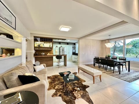 Casa Condomínio com 210m², 3 dormitórios, 3 suítes, 2 vagas, Condado de Capão em Capão da Canoa