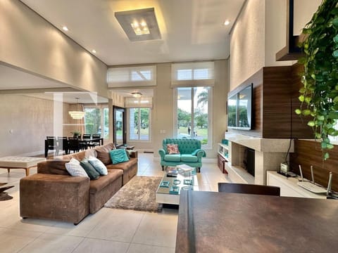 Casa Condomínio com 210m², 3 dormitórios, 3 suítes, 2 vagas, Condado de Capão em Capão da Canoa