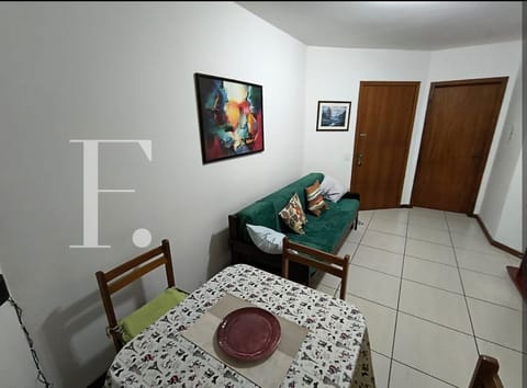 Apartamento com 65m², 2 dormitórios, 1 suíte, 1 vaga, Acre em Capão da Canoa
