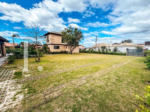 Casa com 206m², 4 dormitórios, 1 suíte, 2 vagas, no bairro Remanso em Xangri-Lá