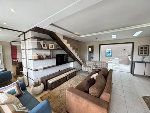 Sobrado com 131m², 3 dormitórios, 1 suíte, 1 vaga, no bairro Centro em Xangri-Lá
