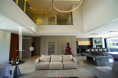 Sobrado com 610m², 5 dormitórios, 5 suítes, 2 vagas, Sense em Xangri-Lá
