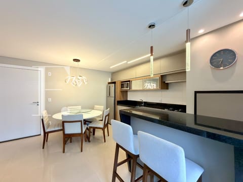Apartamento com 82m², 2 dormitórios, 1 suíte, 2 vagas, Ilha Bella em Capão da Canoa