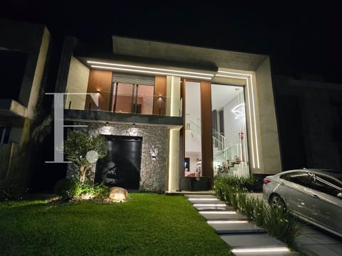 Sobrado com 241m², 4 dormitórios, 4 suítes, 2 vagas, Sunset em Xangri-Lá